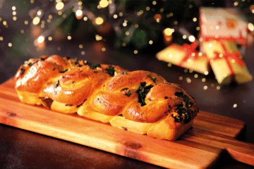 Christmas Spinach & Feta Bread