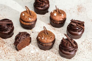 I “Love” Mini Chocolate Cakes